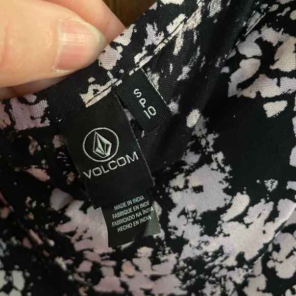 2 piece Volcom set - Picture 10 of 11